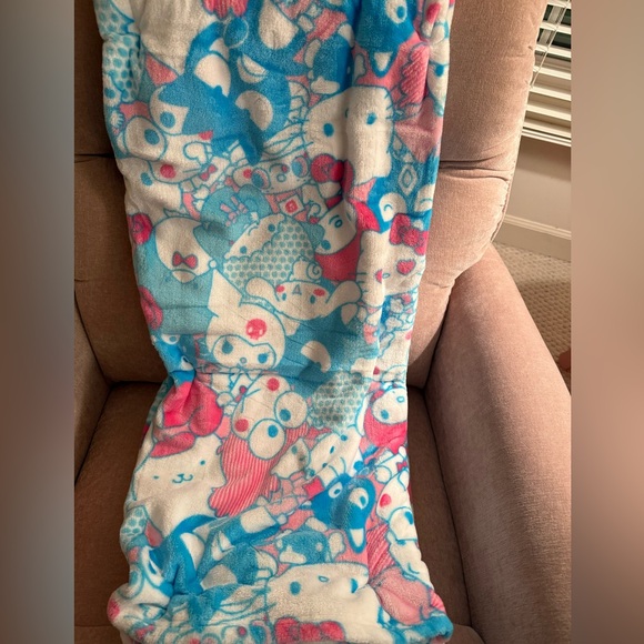 Hello Kitty Other - 🎀Hello Kitty and Friends Cloud Throw Blanket Sticking Together NWT